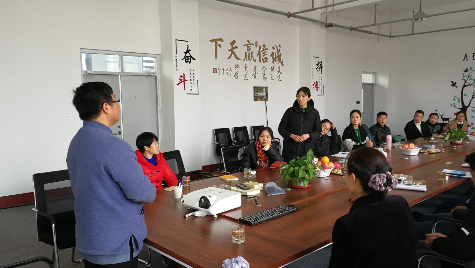 員工就問題對王老師進(jìn)行提問